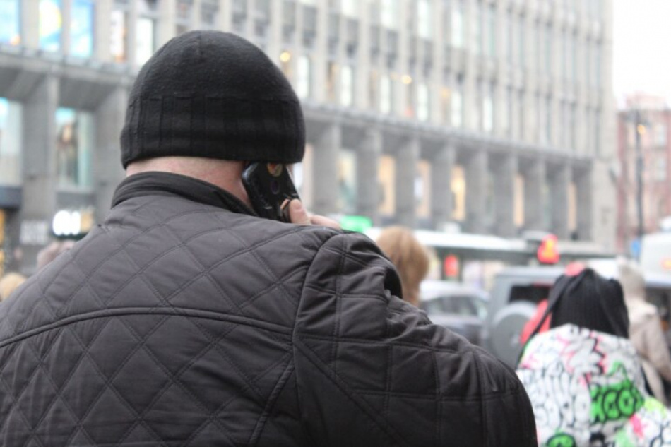В Петербурге молодой человек сначала стал жертвой аферистов, а затем невольно превратился в их пособника